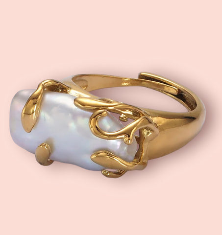 The Oh Sea Pearl Ring
